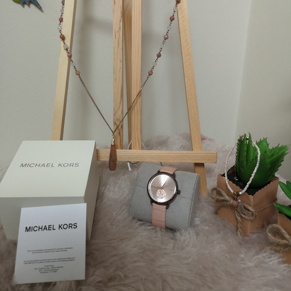 Michael Kors Watch - Picture 1 of 4